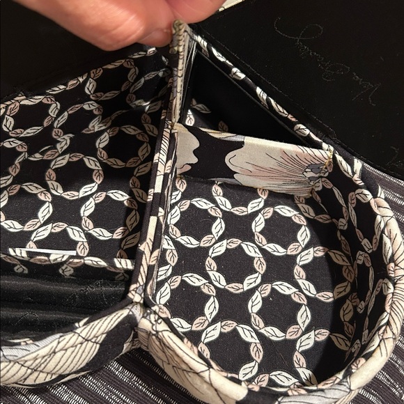 Vera Bradley limited editions "From My Heart" jewelry case in camellia pattern. - Picture 7 of 9